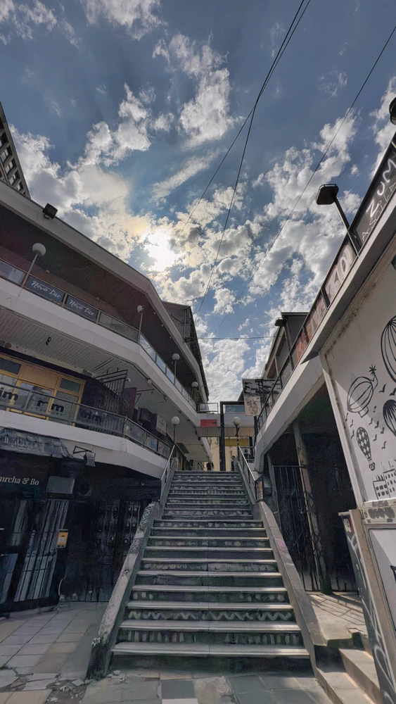 Immaġni mtellgħa minn Koji