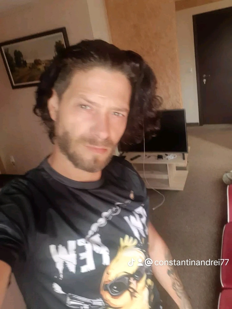 GIF uploaded by Constantin