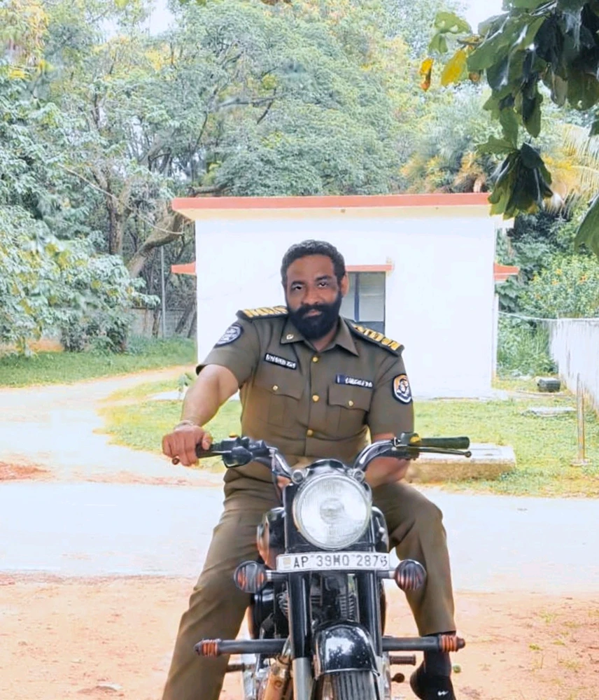 commando harry tarapyndan ýüklenen surat
