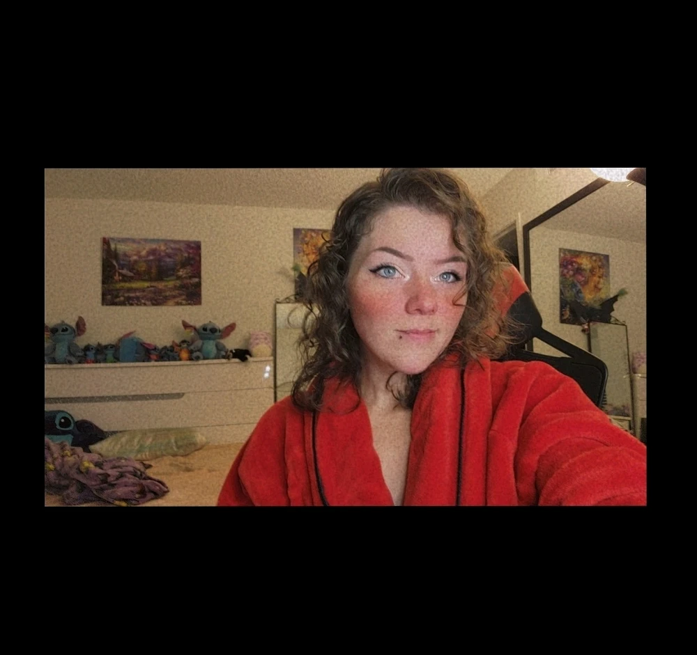 Naomi يۈكلىگەن GIF