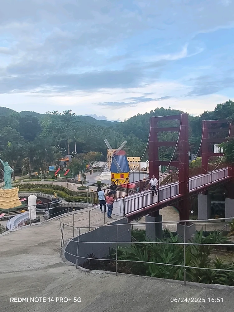 GIF gi-upload ni Genesis