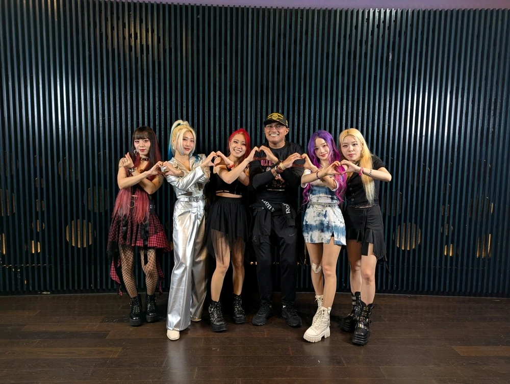 GIF na in-upload ni Jabbs