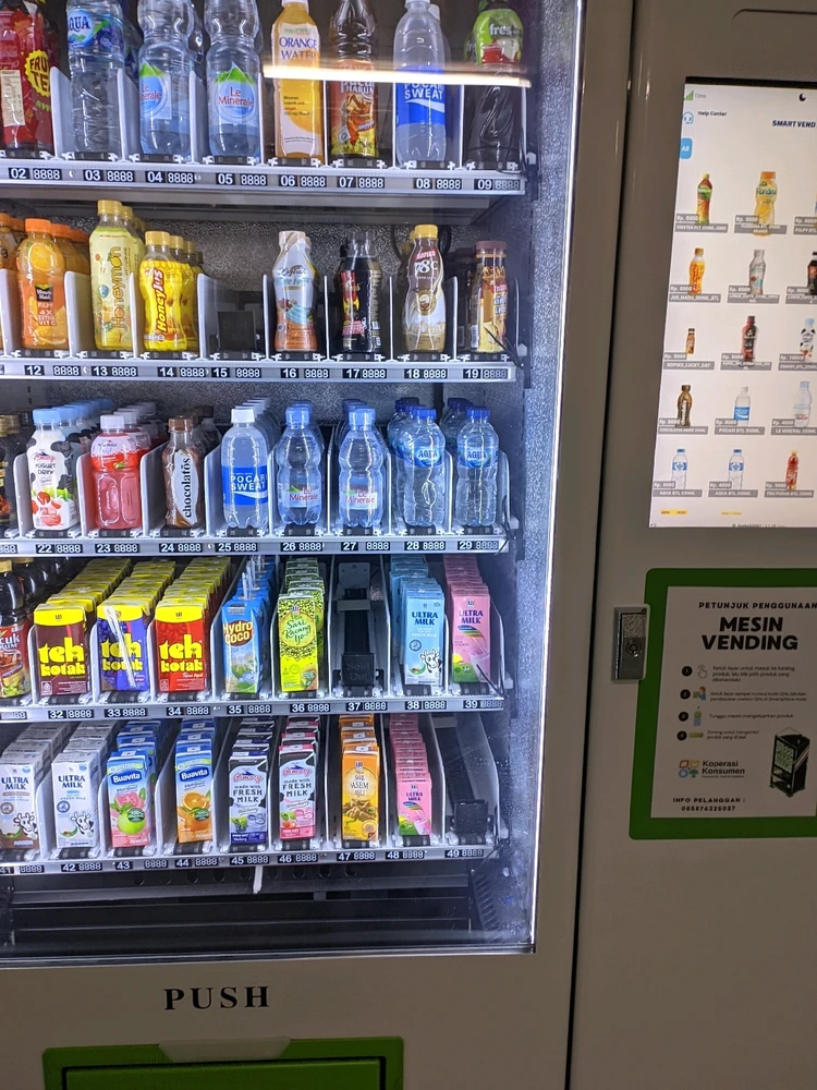 GIF diunggah oleh Day