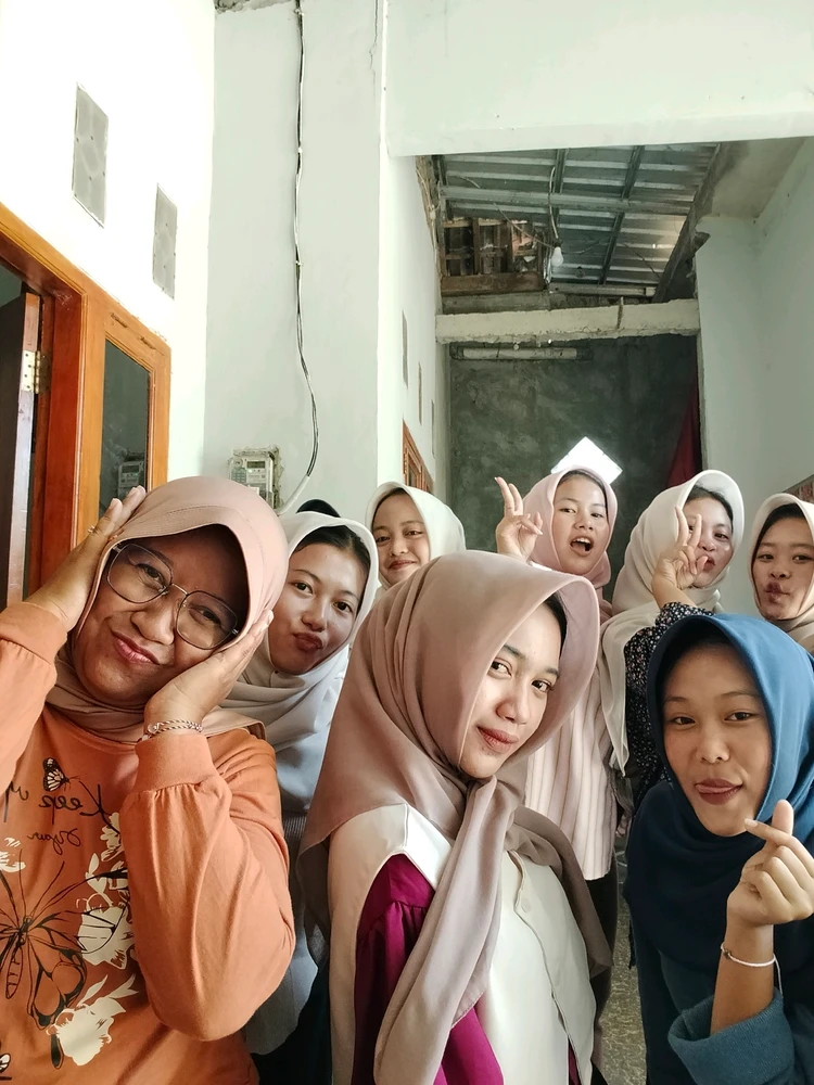 GIF diunggah oleh Ina