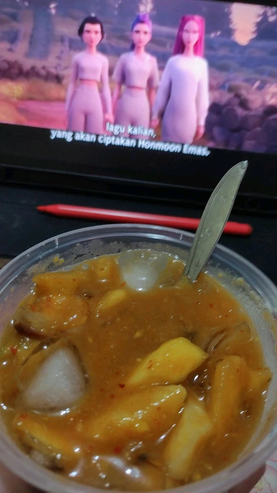 GIF diunggah oleh 𝚅𝙴𝙻𝙾𝚄𝚁𝙸𝚇