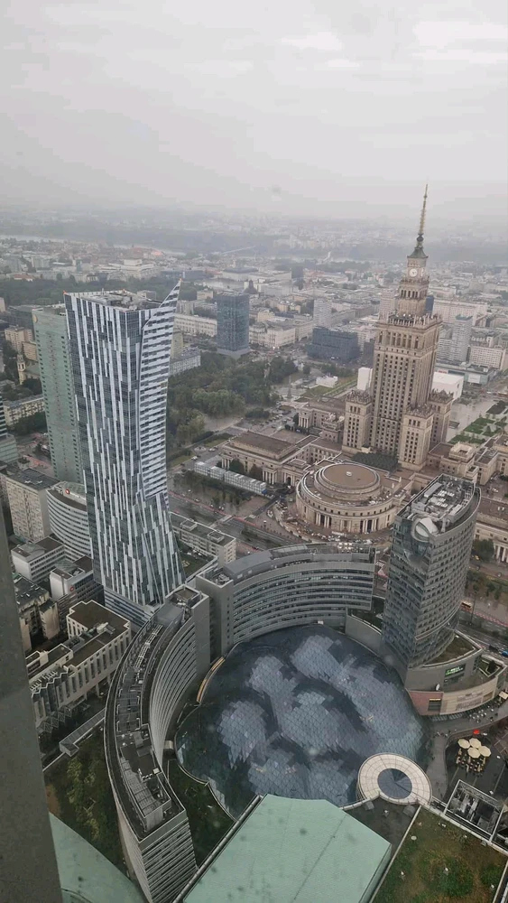 Zdjęcie zrobione z 53 piętra  z tarasu widokowego versotower 