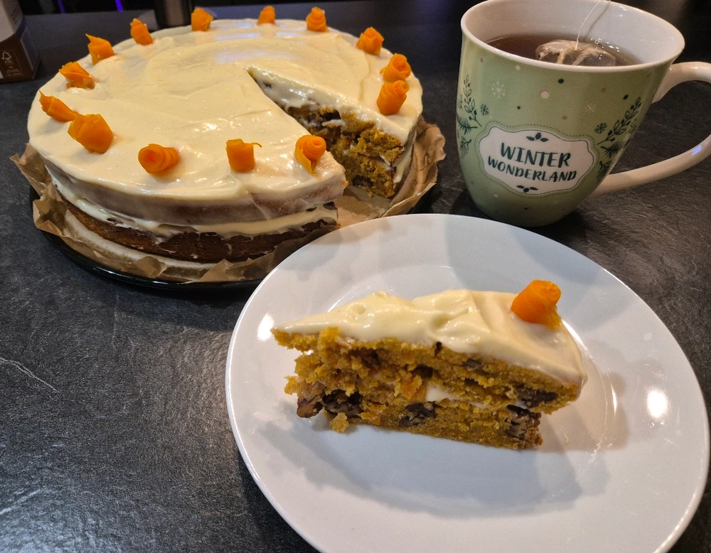 Karottenkuchen mit Pecan und cream cheese frosting