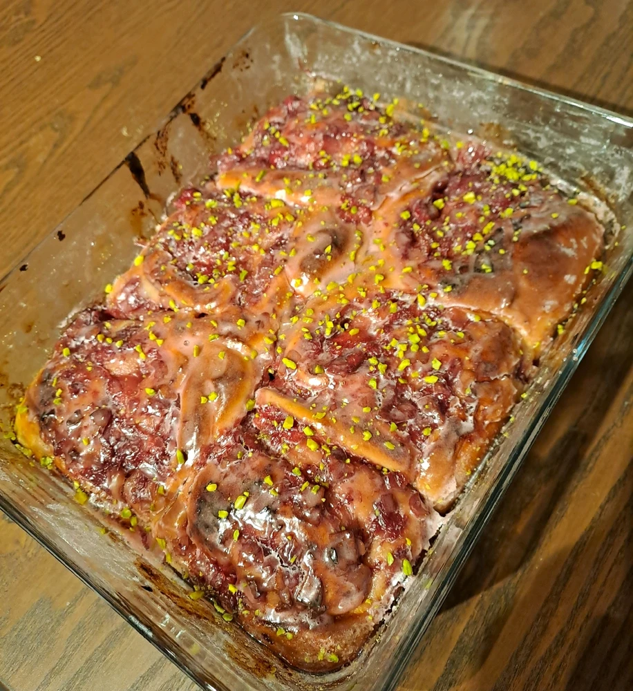 Erdbeerhefeschnecken mit Pistazien 🍓🥜🐌