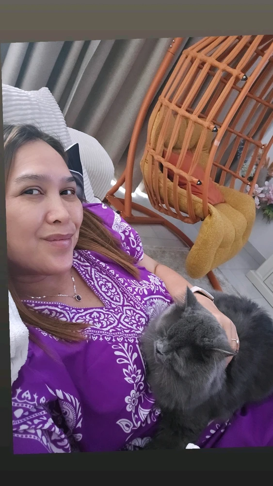 GIF na in-upload ni Gheng