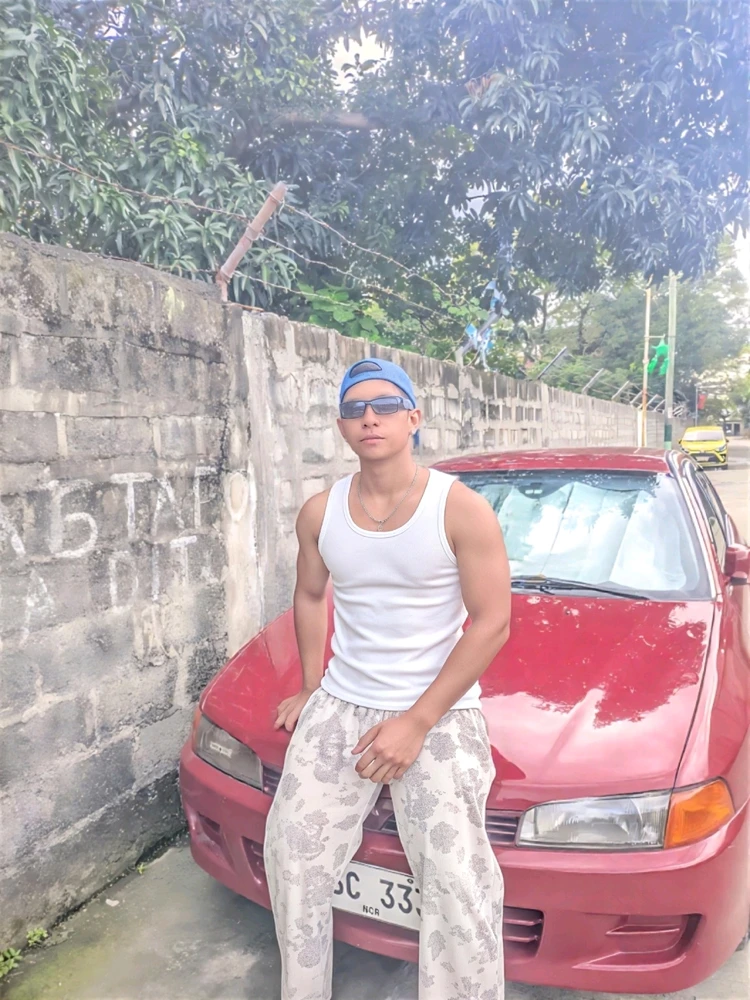GIF na in-upload ni aszura