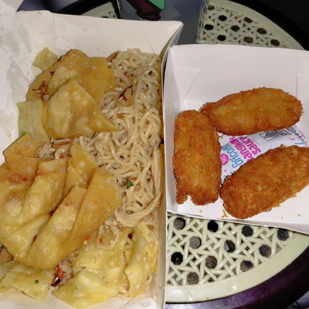 GIF diunggah oleh 𝚅𝙴𝙻𝙾𝚄𝚁𝙸𝚇