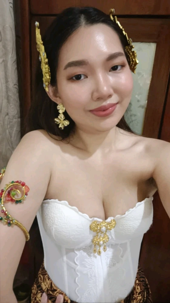 in her traditional fit 💫