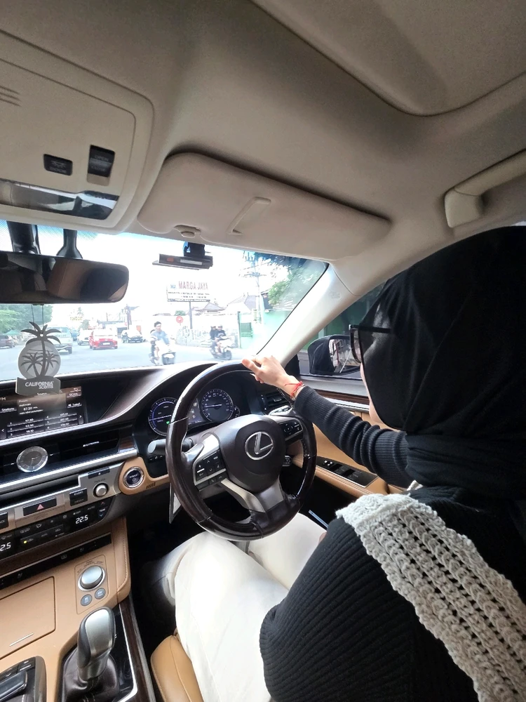 GIF diunggah oleh Yaya