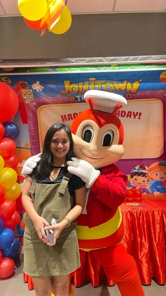 GIF uploaded by Roxii