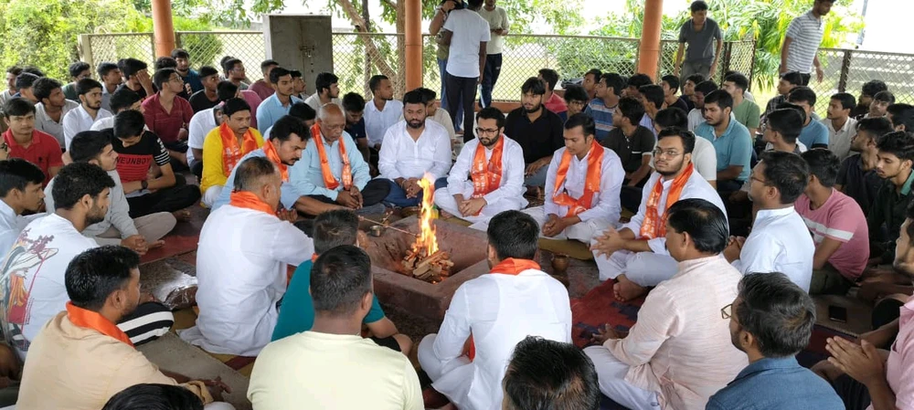 GIF na in-upload ni Rishabh gangwar