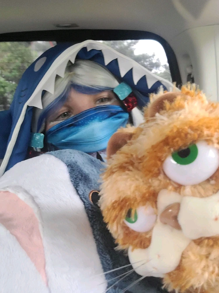 😼 he wants to be in the picture