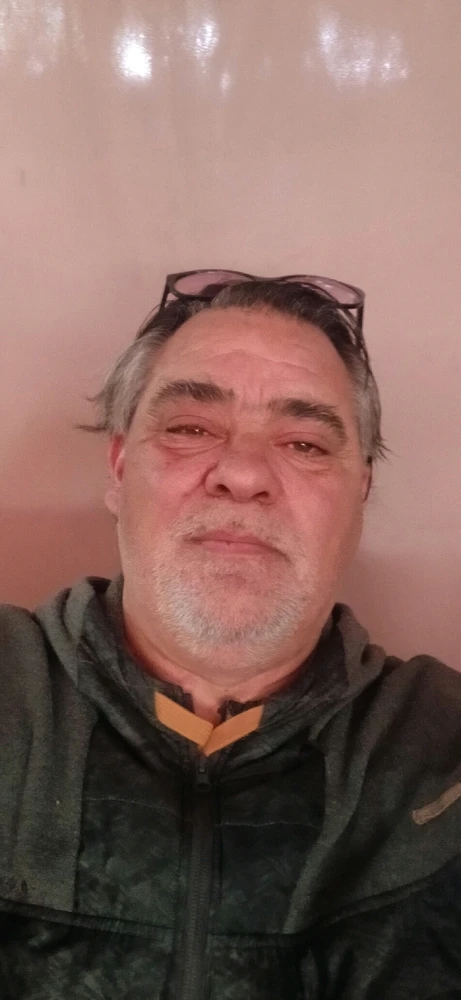 Bonjour, je cherche une compagnie plutôt fille de 25 a 35 ans sur la région de Toulouse, moi j ai 53 ans célibataire, de profession Mécano industrielle poids lourds, a plus tard