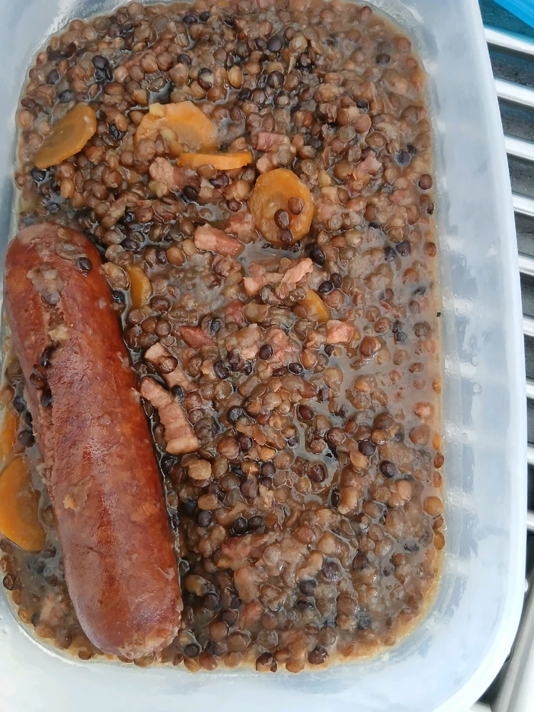 Lentille saucisse de Montbéliard.
Bon appétit 😄