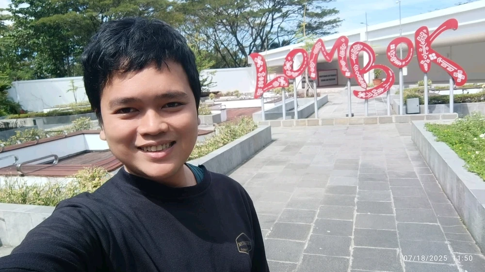 GIF diunggah oleh Aji Fazri