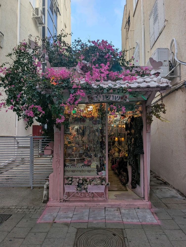 GIF uploaded by Aviv