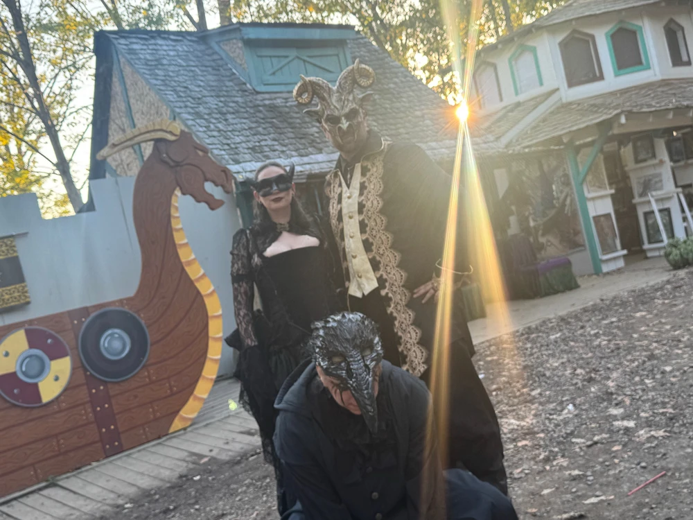 This couple for sure matches the vibe.