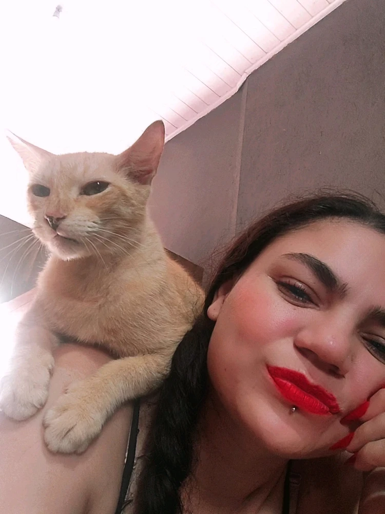 GIF uploaded by Nanda