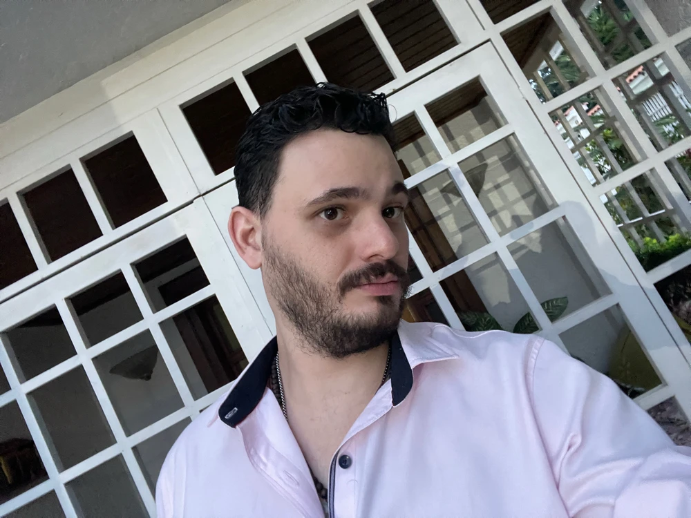 GIF uploaded by Oswaldo