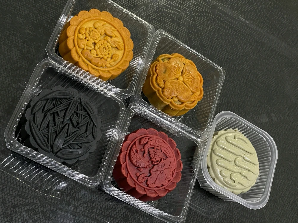 GIF uploaded by Nyny