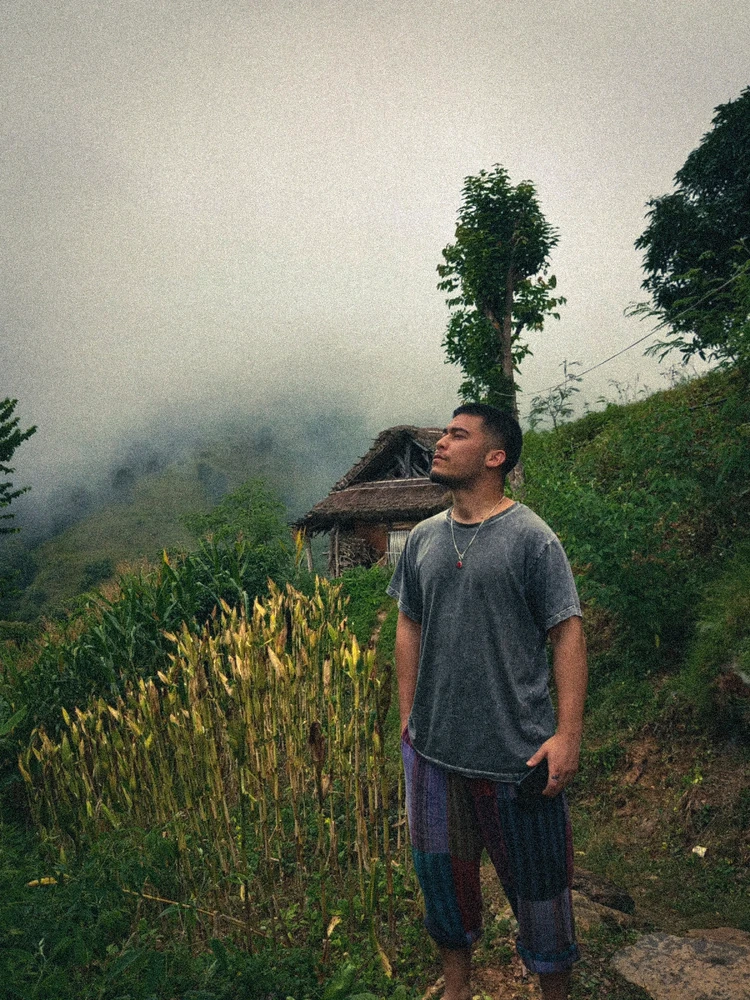 GIF gi-upload ni Suraj Bhandari