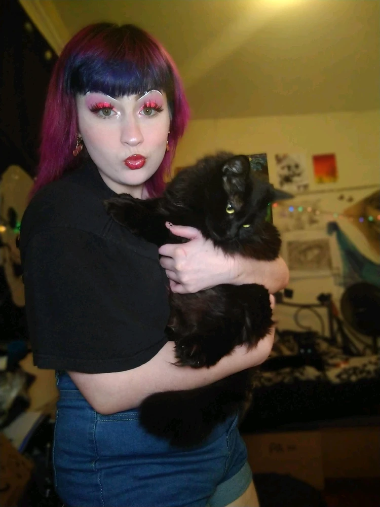 GIF gi-upload ni Sabrina