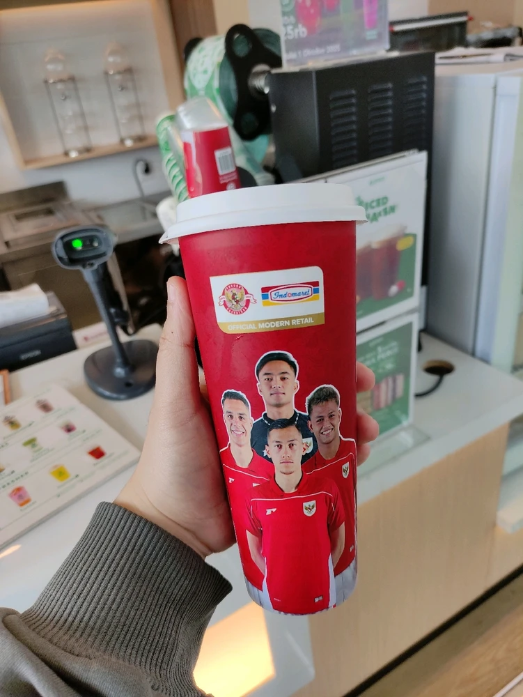 GIF diunggah oleh 𝚅𝙴𝙻𝙾𝚄𝚁𝙸𝚇