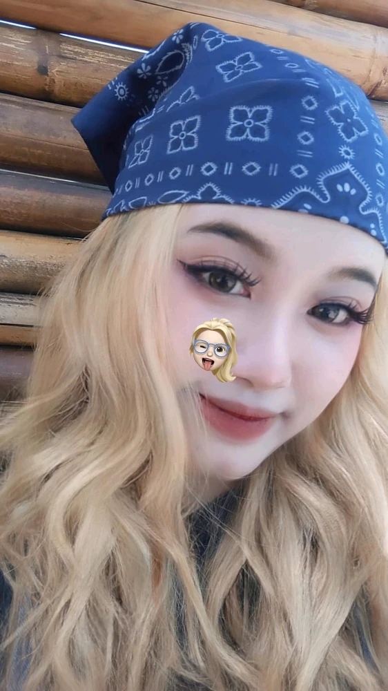 I-upload ni Alicia ang larawan