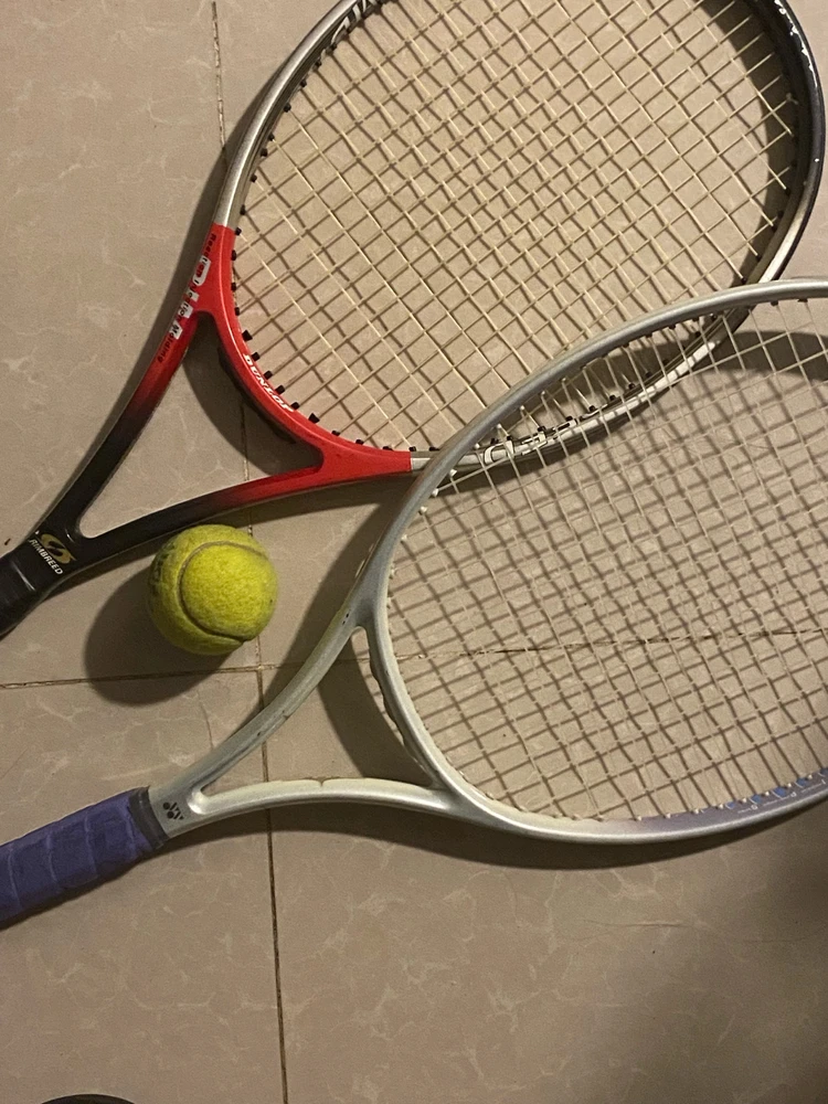 Vintage tennis rackets asf 😂