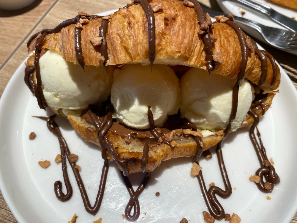 Serving up some sweet happiness
๐ฅ๐ฆ๐ซ๐คค