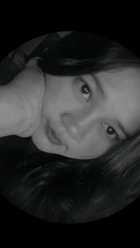 GIF tso los ntawm Erika
