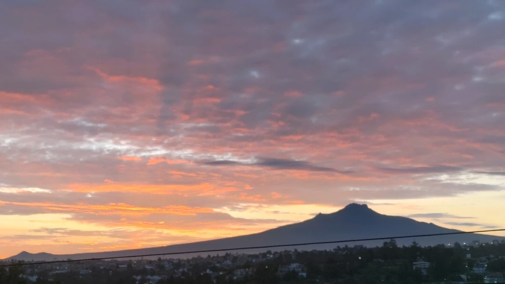 The Mexican sky is as colorful as its culture! 🇲🇽