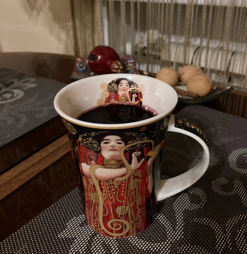 GIF na in-upload ni Julia