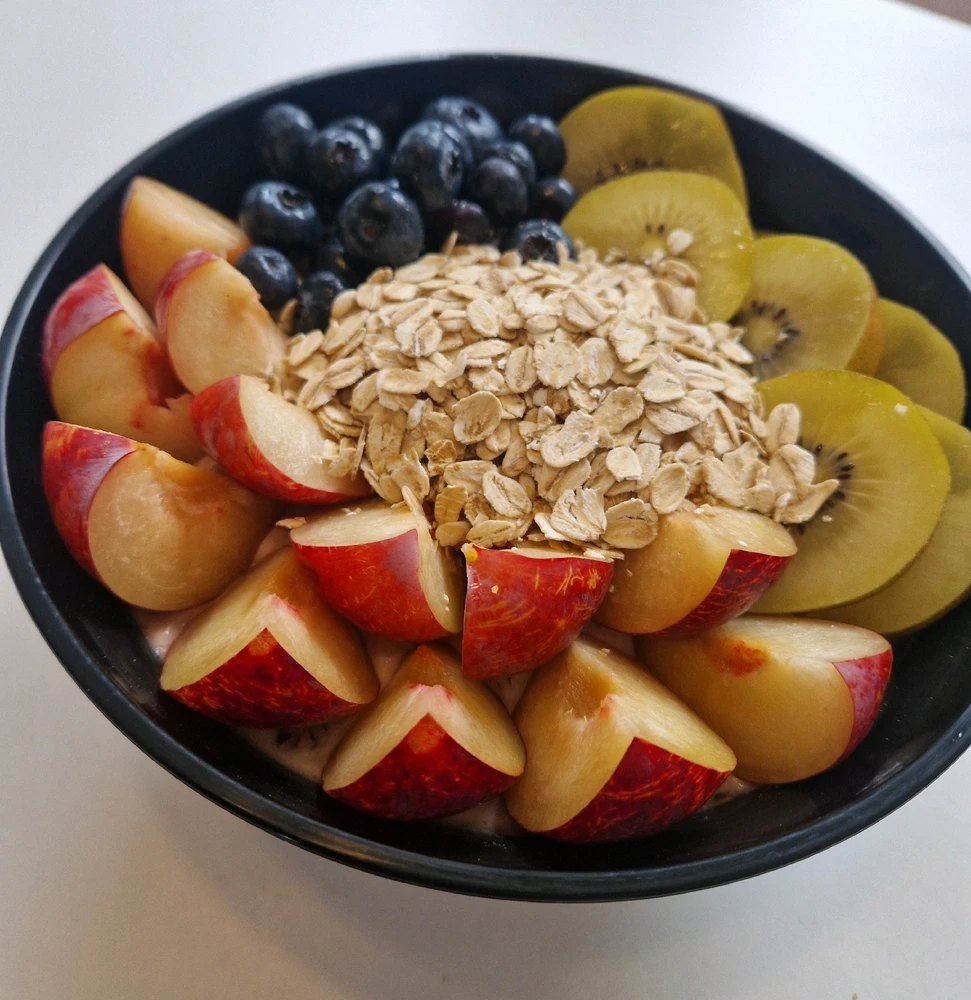 I just love simple yogurt Fruit bowls 🤤