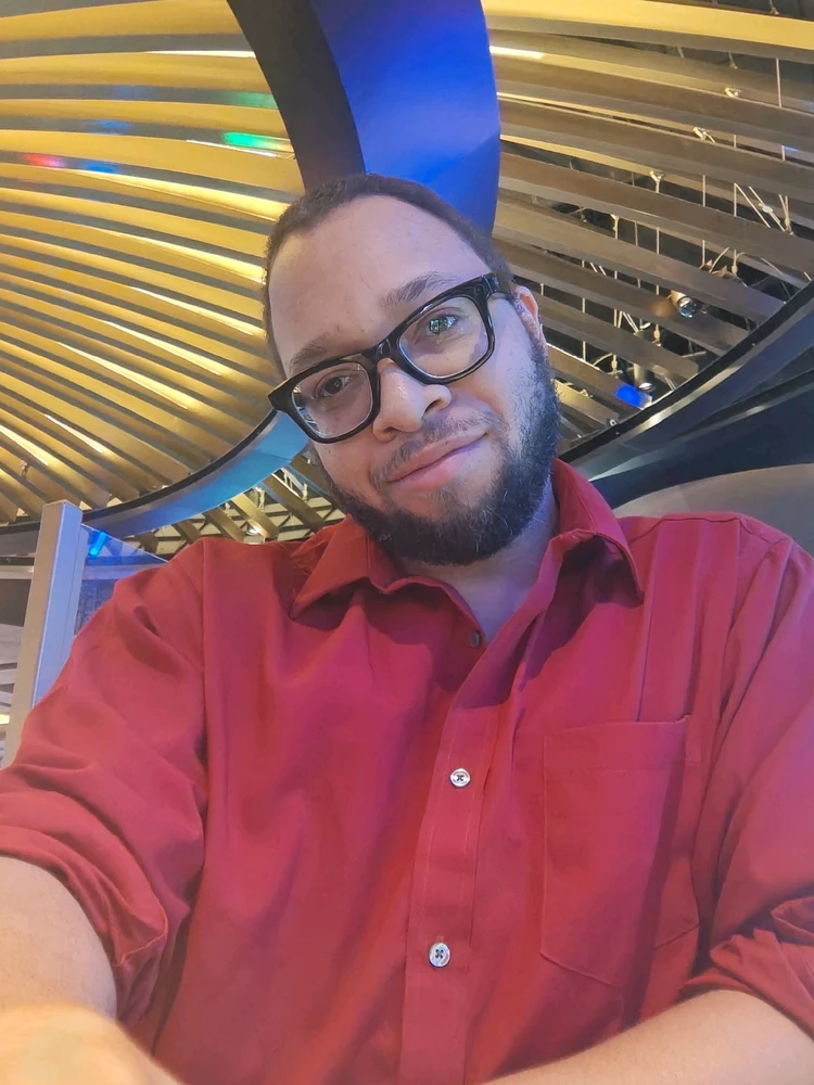 GIF na in-upload ni Vincent jones