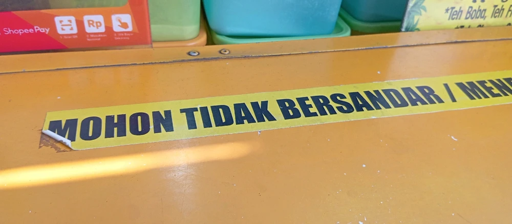 GIF diunggah oleh Meta