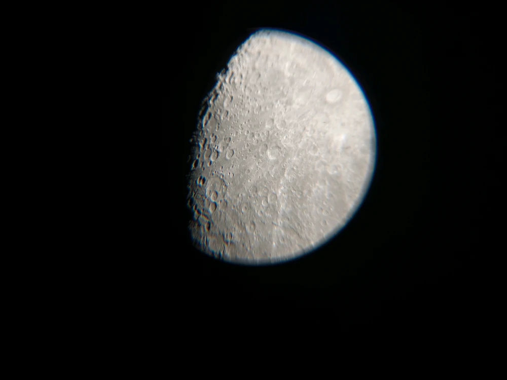 Photos with the largest magnification I can currently achieve of the moon