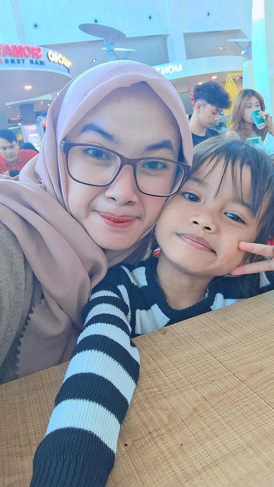 GIF diunggah oleh Vita