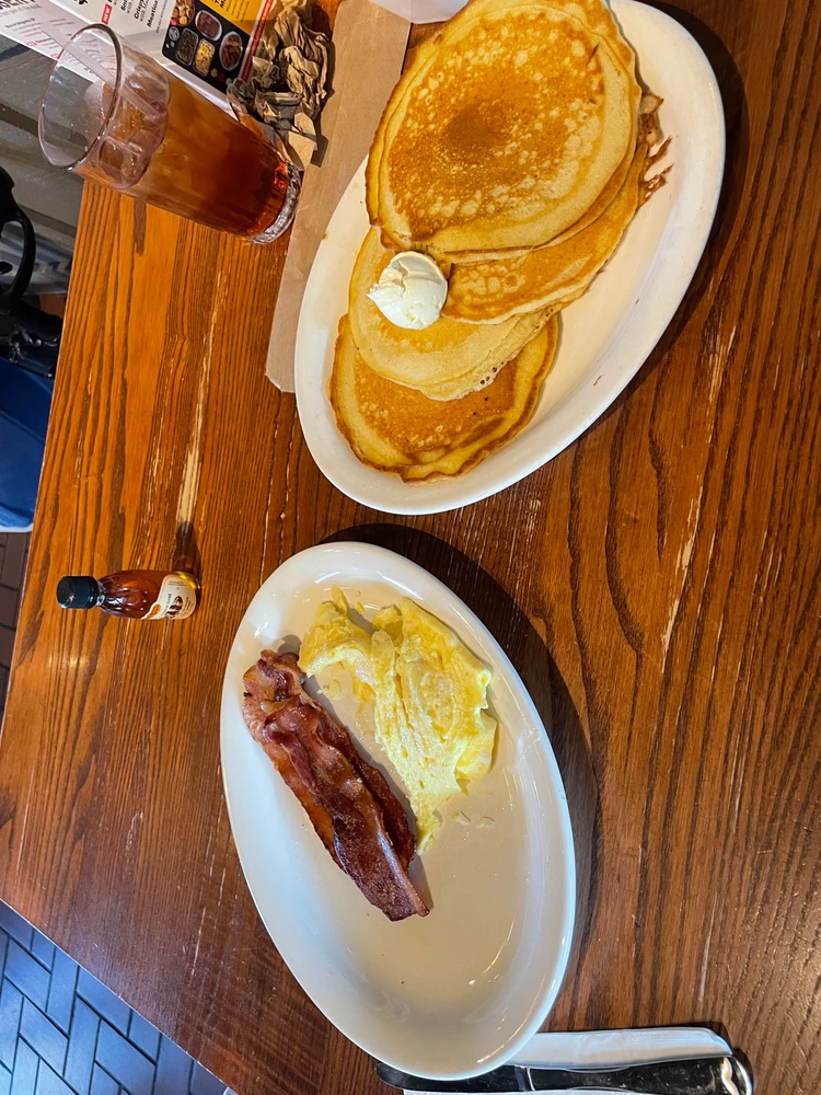 Crackle barrel breakfast 🥞