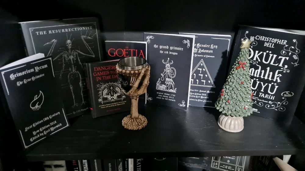 My horror section in my library 🙏🏻