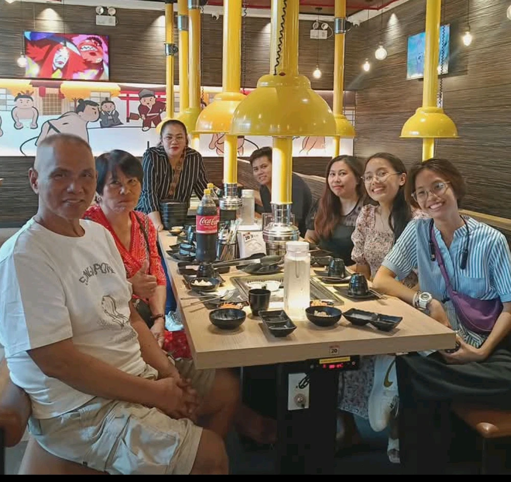 Lunch date after earthquake🤣🤣