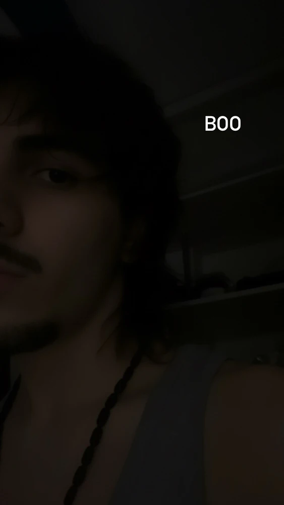 GIF uploaded by zukatwentyfourkkinst