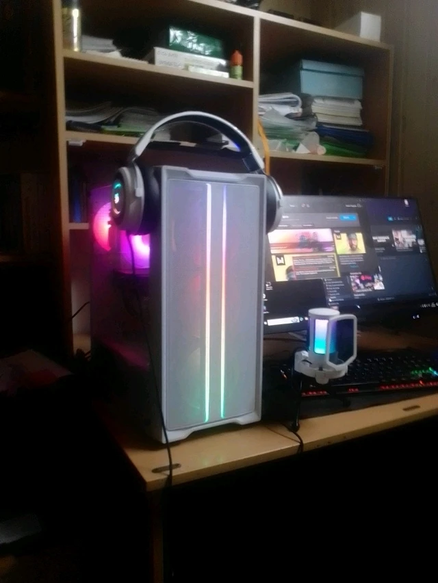 GIF загрузил Roman