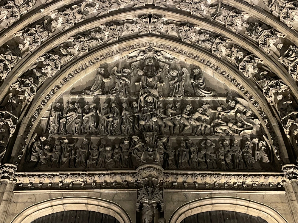 הכמות פרטים שיש באומנות של כנסיות של פעם פשוט לא נורמלית, הייתי שיכורה ולא יכולתי להפסיק להסתכל מרוב שהייתי בהלם מהיופי