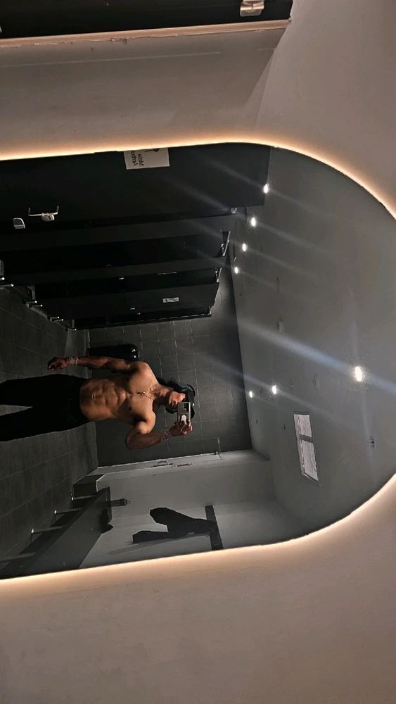GIF na in-upload ni Prabin Chaudhary