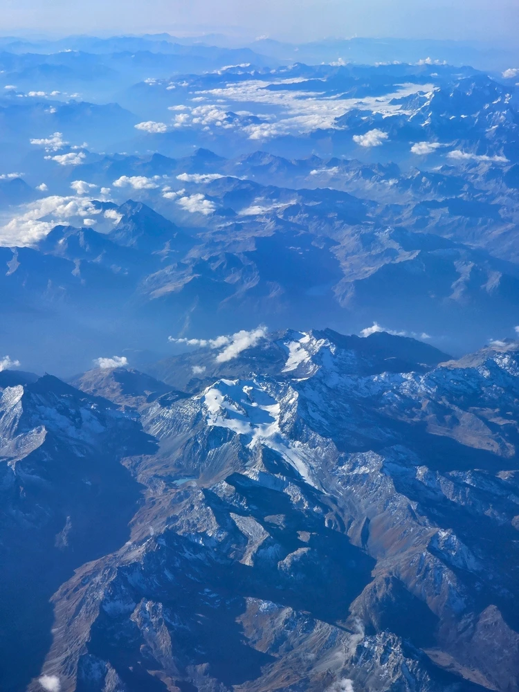 Icy mountains ✈️